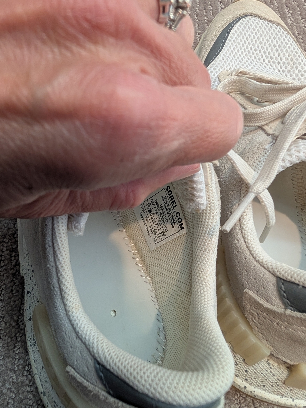 NO INSOLES!! Women's White Sorel Kinetic Lite Sneakers - Picture 8 of 9